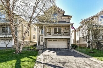 Building Photo - 306A Pine St