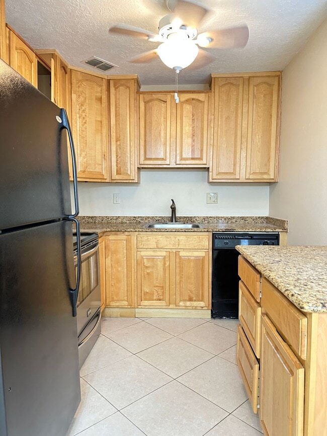 Building Photo - 11722 Raintree Lake Ln