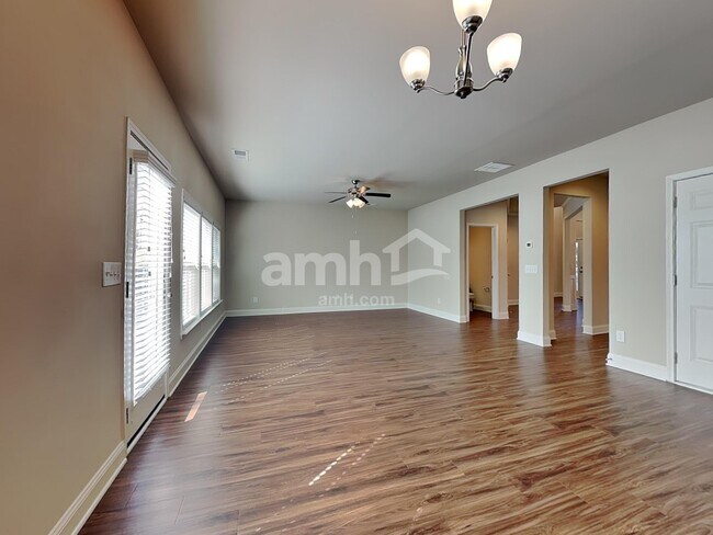 Foto del edificio - 30 Pratt Dr