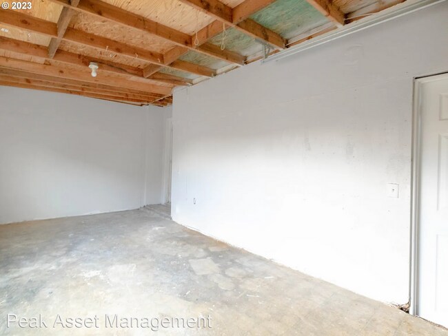 Building Photo - 3 br, 2 bath House - 9312 SE Lincoln St