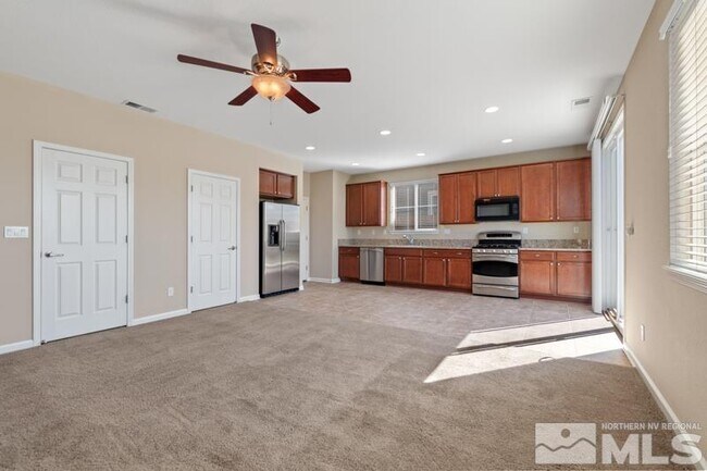 Building Photo - 1041 Crown View Dr