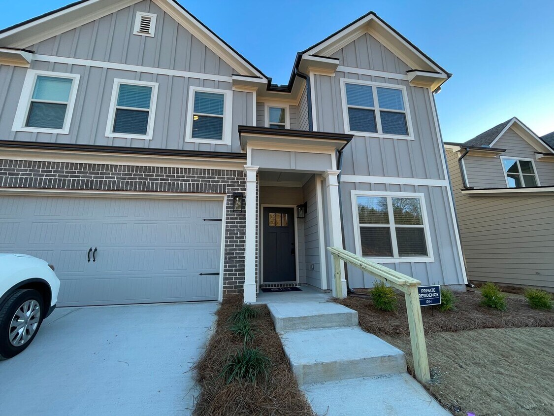 Primary Photo - Spacious Brand New Build in Good Location!