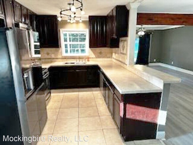 Building Photo - 3 br, 2 bath House - 2625 E. Cavett