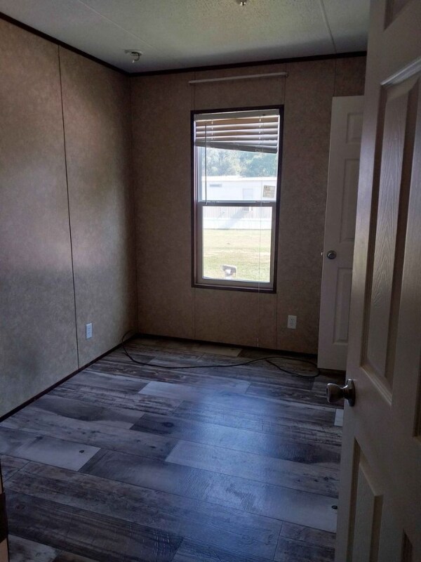 Building Photo - 805 Topsy Rd