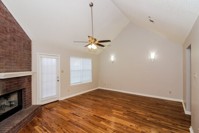 Foto del edificio - 8056 Sandywood Ln