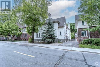 Building Photo - 809 Duplex Ave