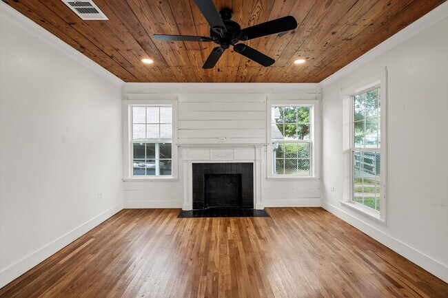 Foto del edificio - Beautifully Updated 2/2 Cottage - Available now!