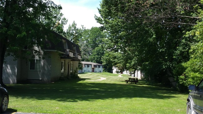 Foto del edificio - 2127 N Center Rd