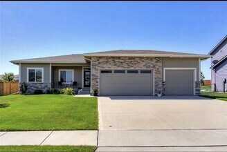 Building Photo - 580 NE Bowman Dr