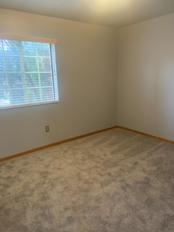 Building Photo - 30568 Oakridge