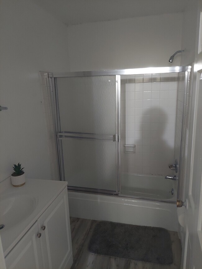 Foto del edificio - 4010 Huntingreen Ln