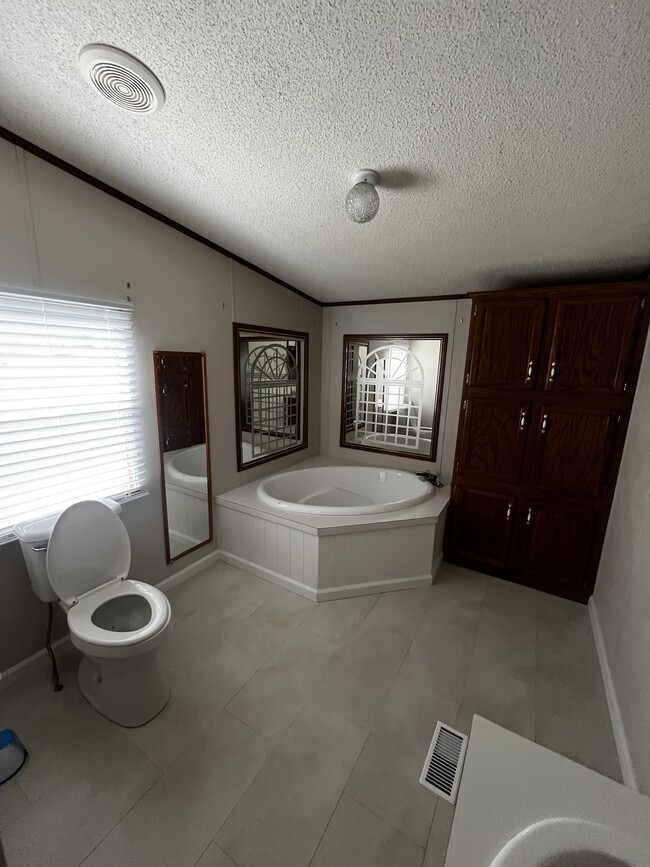 Foto del edificio - 282 Ferguson Ridge Rd