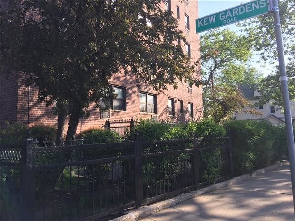 Foto del edificio - 13111 Kew Gardens Rd