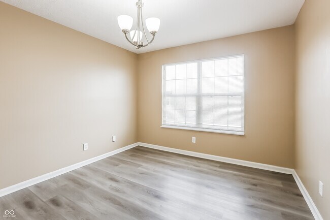 Foto del edificio - 6672 Colleens Way