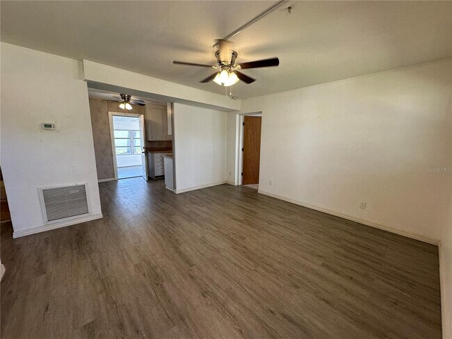 Foto del edificio - 9571 52nd Way N