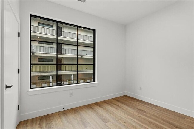Foto del edificio - 4315 S Congress Ave