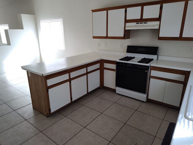 Foto del edificio - Gated 4 bedroom