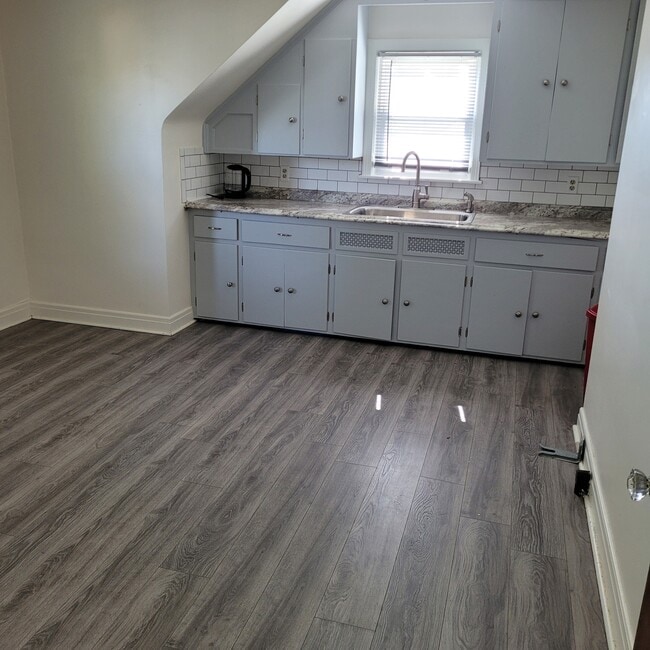 Building Photo - 3567 Chapin Ave
