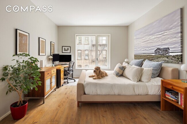 Foto del edificio - 345 W 14th St