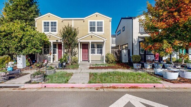 Building Photo - 2638 N Village Dr