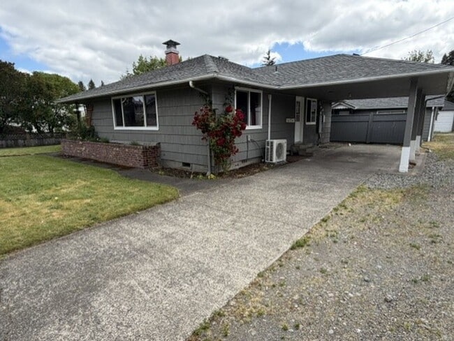 Building Photo - 3 bedroom Centralia home