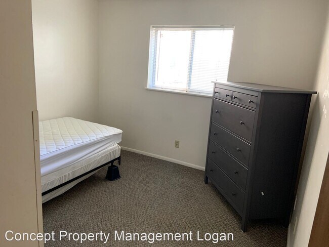 Building Photo - 454 N 400 E