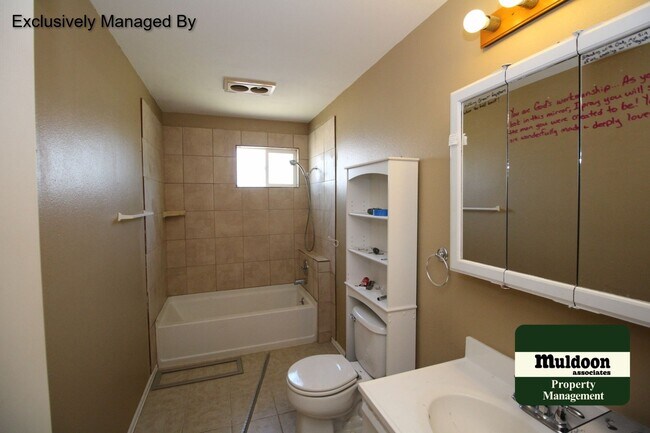 Foto del edificio - 7380 Maine Ln