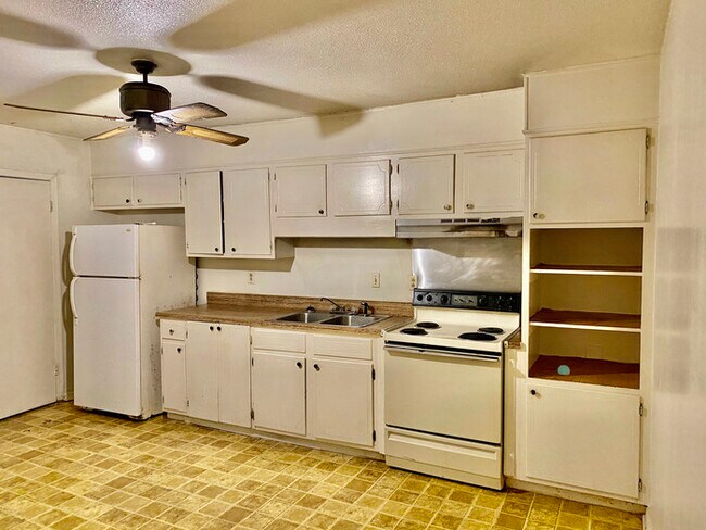 Building Photo - 2Bed/1Bath Duplex Off Bonny Oaks