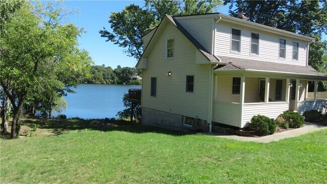 Building Photo - 30 Lakeview Dr
