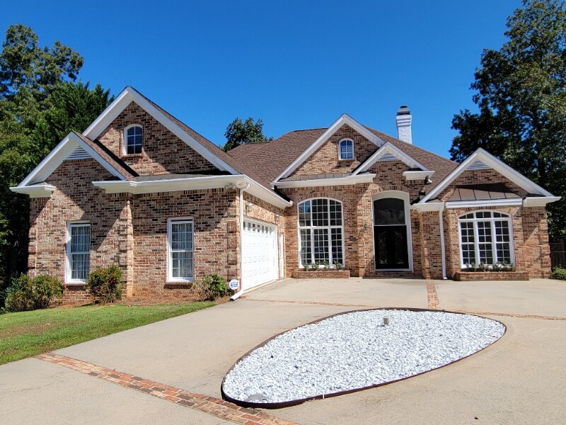 Primary Photo - 2410 Vinings Oaks Ct SE