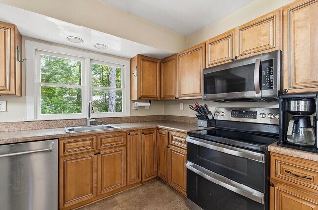 Foto del edificio - 5613 Woods Walk Rd