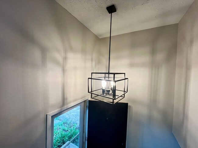 Building Photo - Move-In Ready Home with Stylish Upgrades i...
