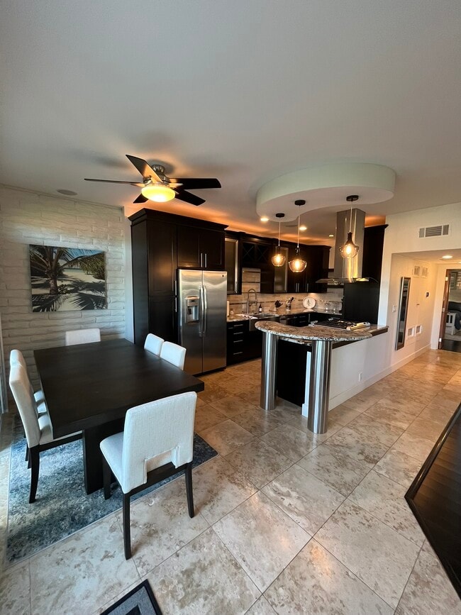 Comedor - 7193 Estrella de Mar Rd