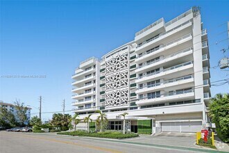Building Photo - 9261 E Bay Harbor Dr