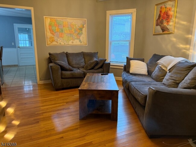 Building Photo - 610 Downer St