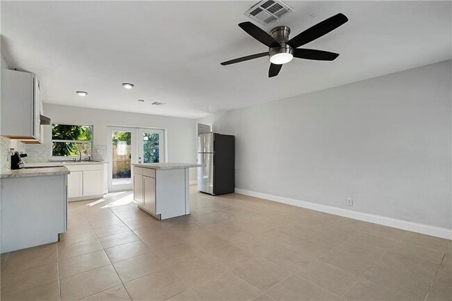Foto del edificio - 1598 NE 36th St