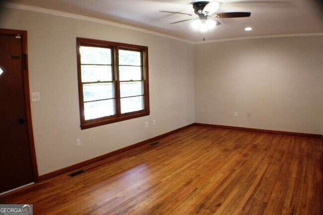 Foto del edificio - 1306 Edgewood Dr