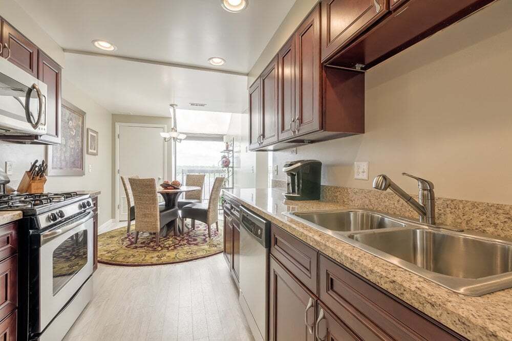 Four Seasons Apartments – photo 4