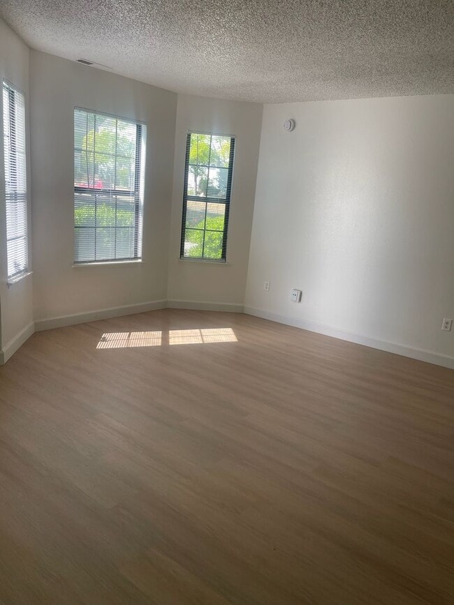 Building Photo - 802 Military E