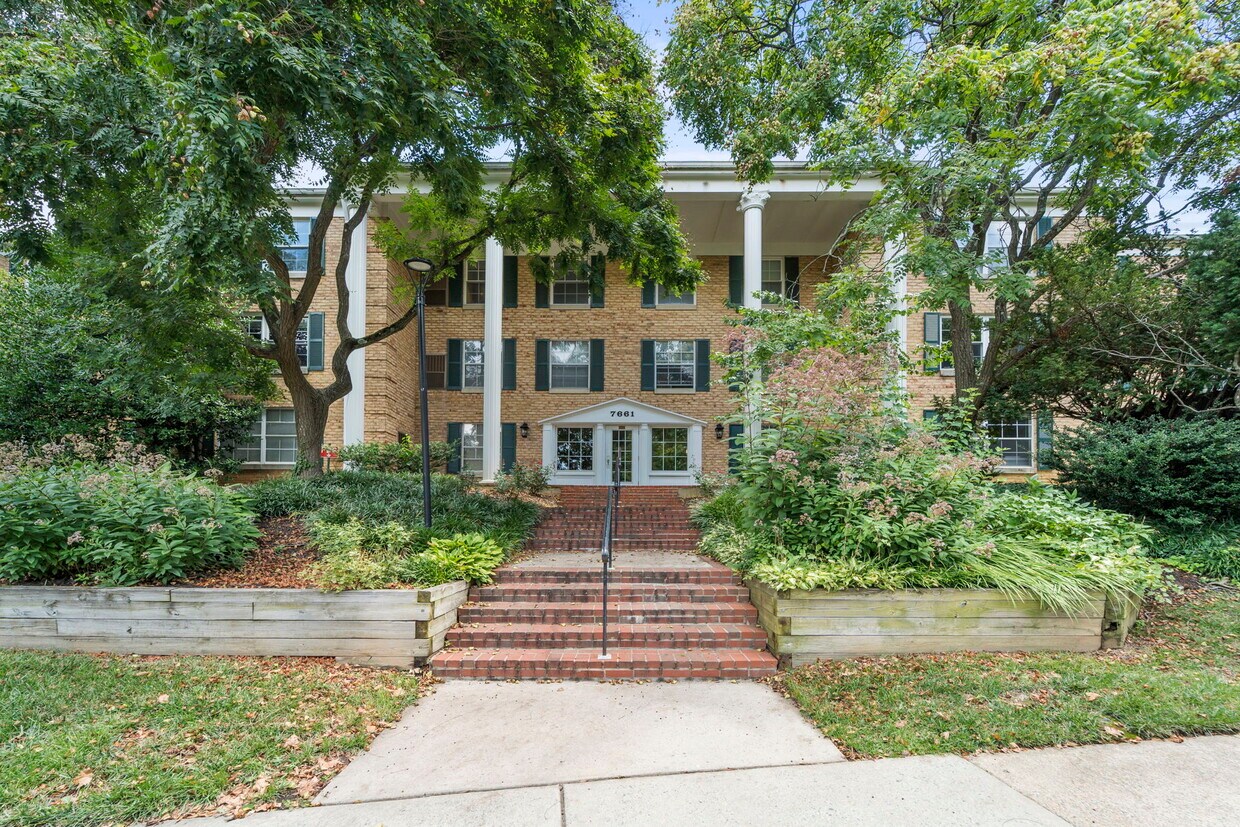 7661 Provincial Dr Unit 107, McLean, VA 22102 Condo for Rent in