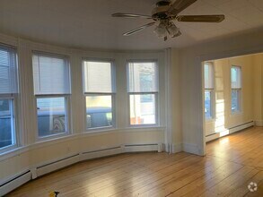 Building Photo - 547 Broadway
