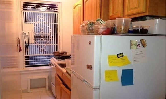 Building Photo - 306 W 75th St