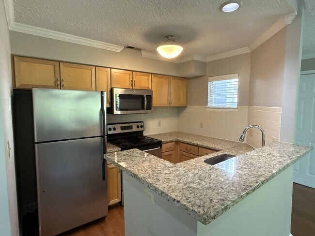 Foto del edificio - 1 Bedroom Condo Off Randolph Road!