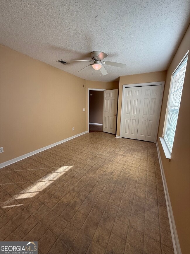 Building Photo - 22 Robins Ct