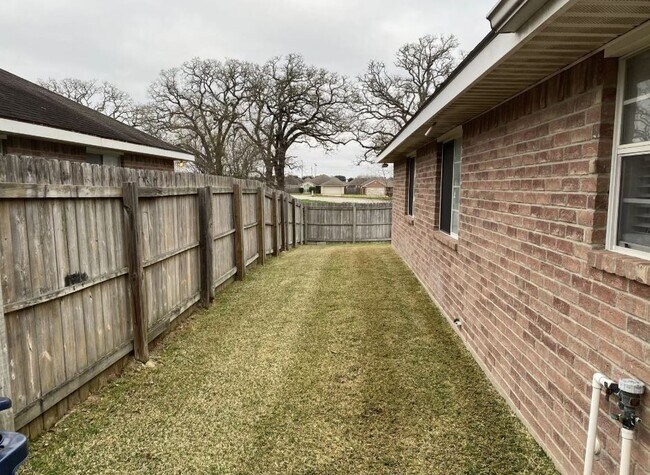 Foto del edificio - 947 Willow Pond St