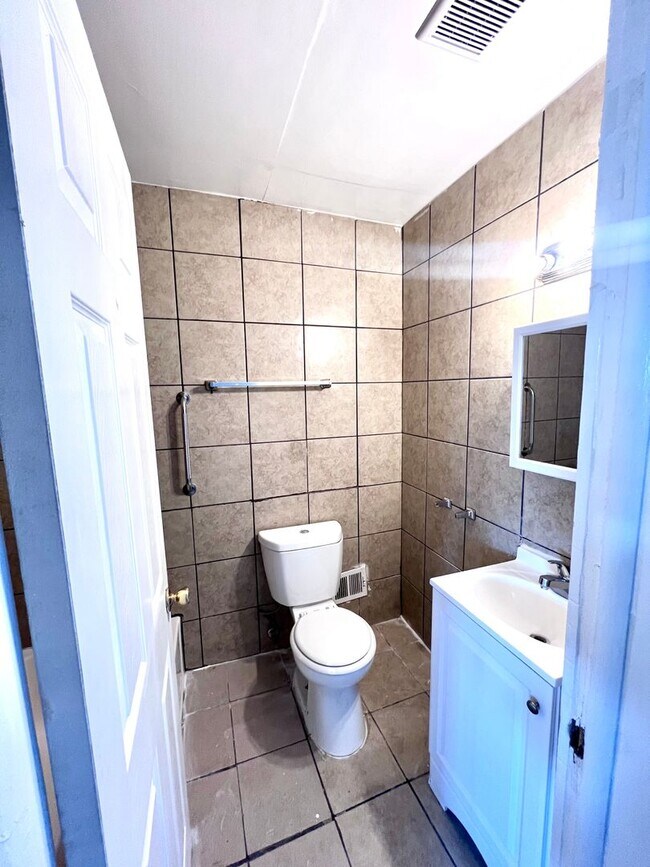 Foto del edificio - 5750 N 65th St