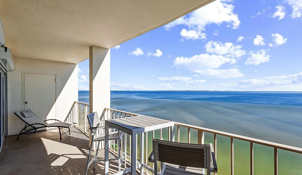 Building Photo - Beautifully furnished waterfront condo in ...