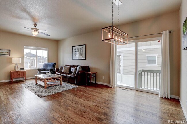 Foto del edificio - Beautiful 3 Bedroom 3 Bath Home Available ...