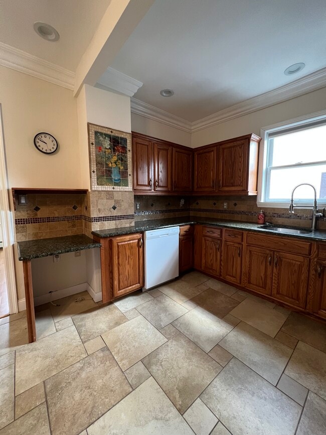 Kitchen - 24 Parker Ave