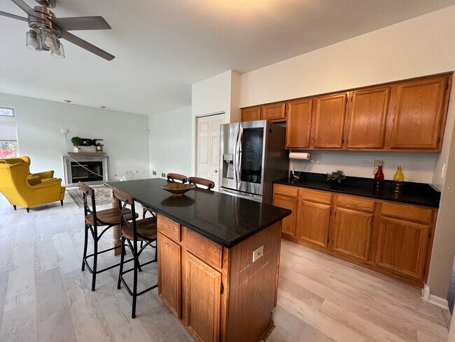 Foto del edificio - 7503 Korbel Dr